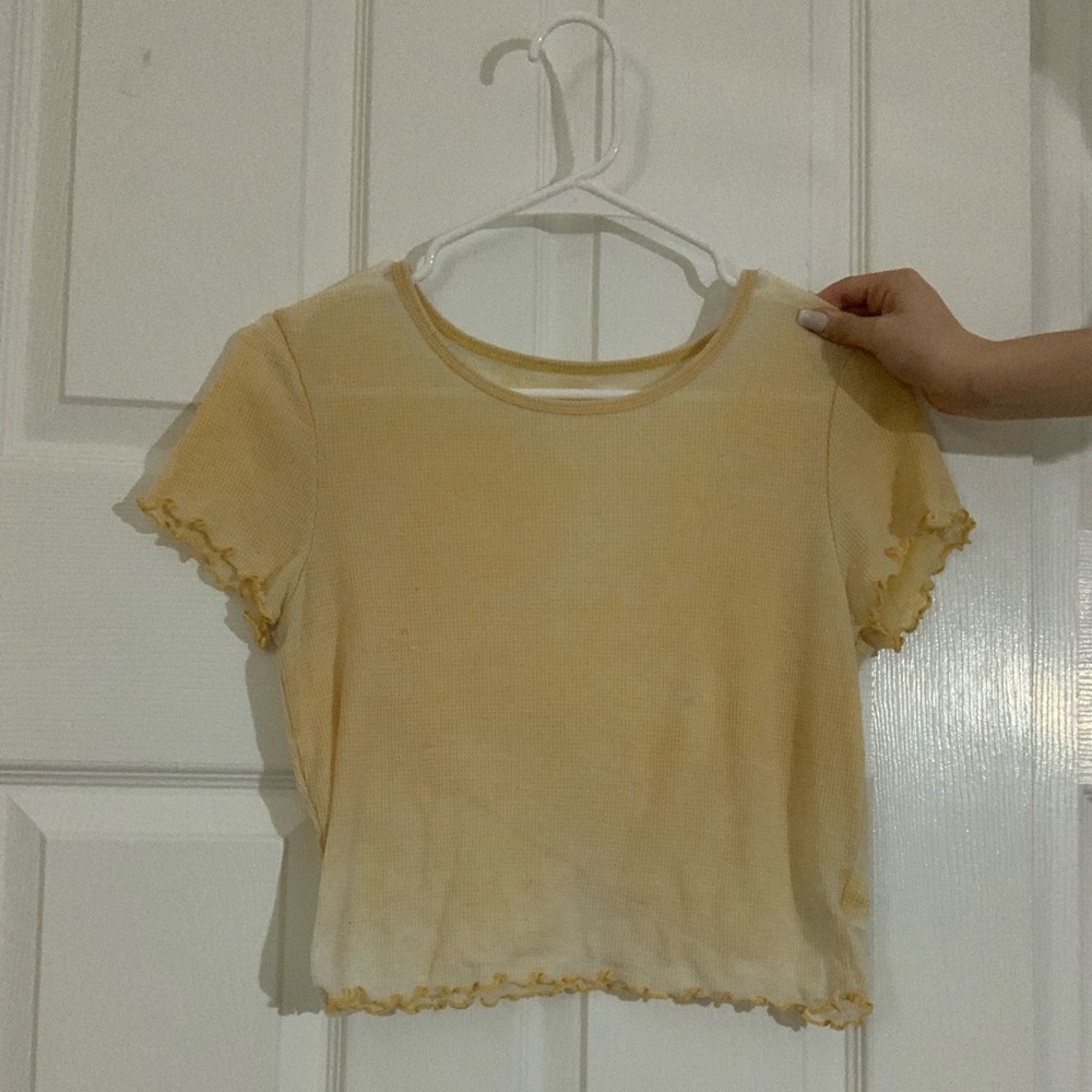 Pretty yellow T-shirt